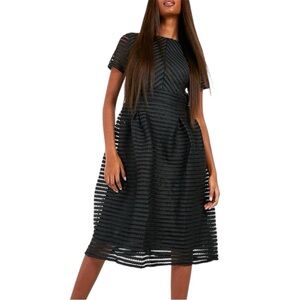 Black Textured Fit & Flare Dress Short Sleeve Midi Size Medium